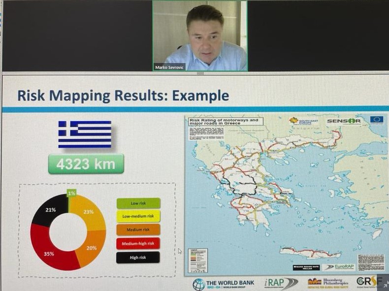 Marko-giving-a-great-presentation-on-risk-mapping crop