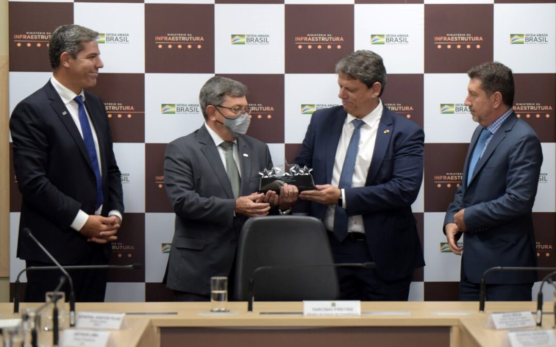 Minister welcomes DNIT’s 5-Star Performer Award, Brazil