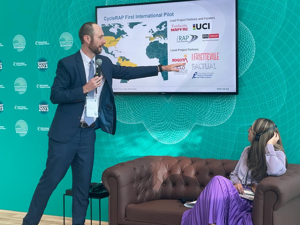 Greg Smith presenting on CycleRAP at ITF 2023 Photo credit Rob McInerney