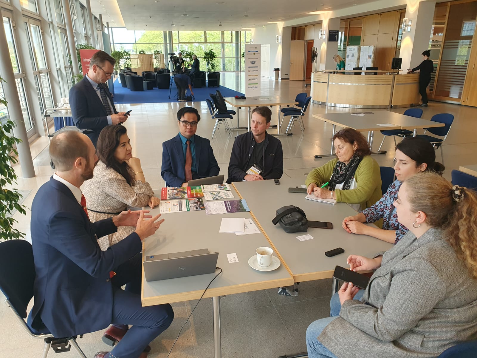 iRAP press conference. Journalists from US Argentina Singapore Argentina Chile Philippines and Australia with Greg Smith and Samar Abouraad Photo credit Julio Urzua