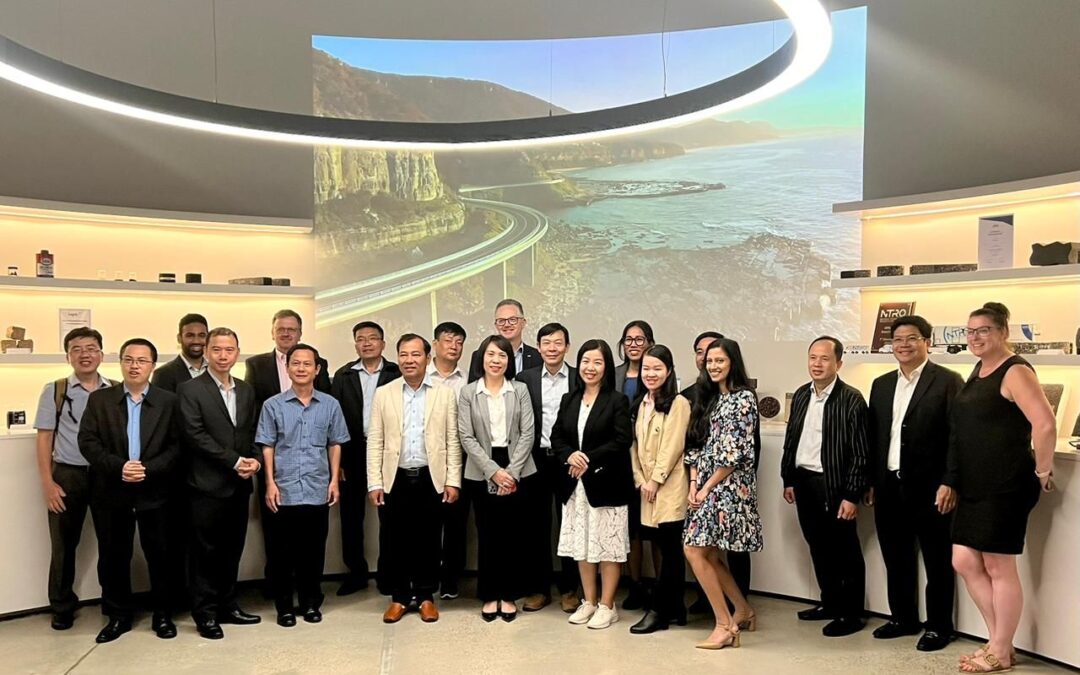 Vietnamese delegation visits Melbourne, Australia to enhance knowledge on safe school zones and road safety measures.