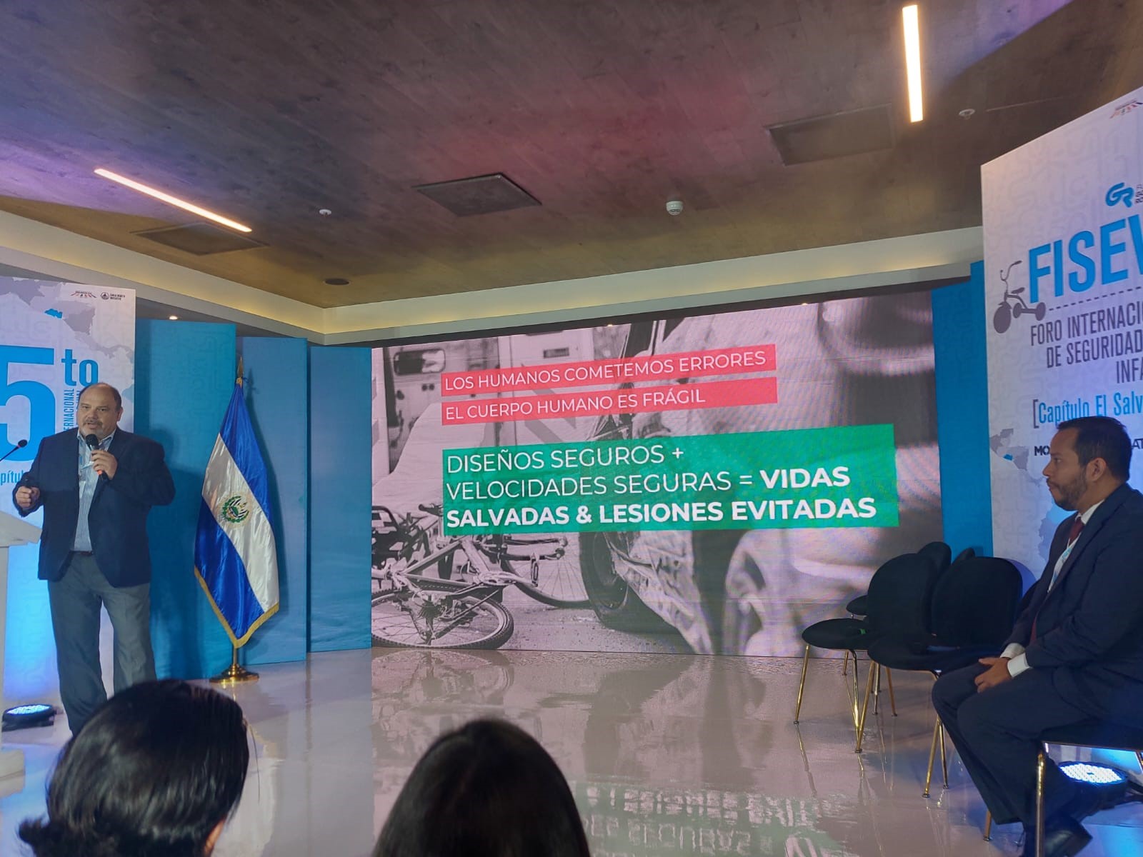 FISEVI_Edgar presenting