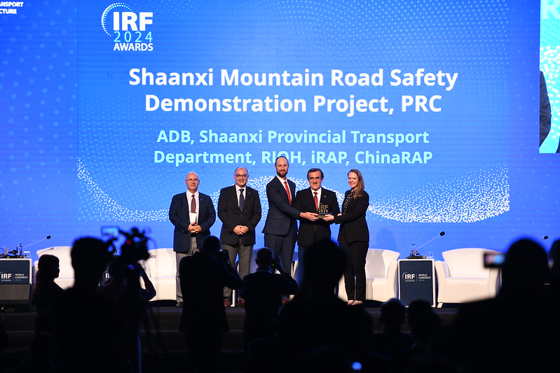 Shaanxi Mountain Road Safety Project wins IRF Global Award